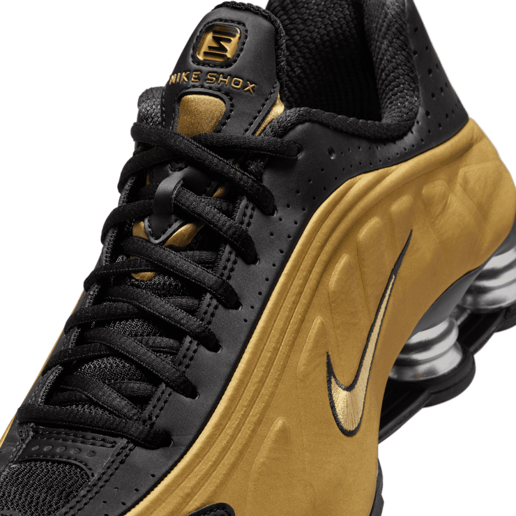 Nike Shox R4 'Black Metallic Gold' (W) Angle 4