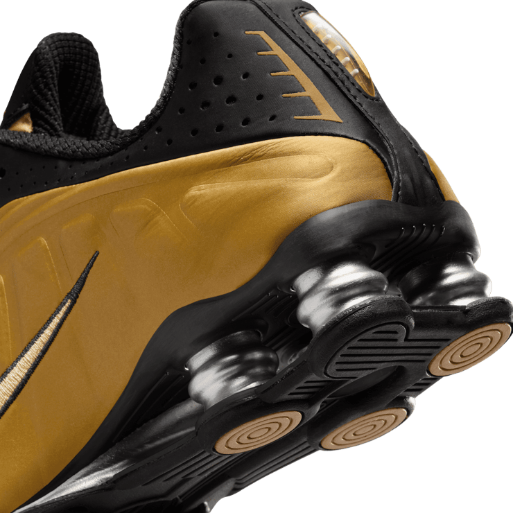 Nike Shox R4 'Black Metallic Gold' (W) Angle 5