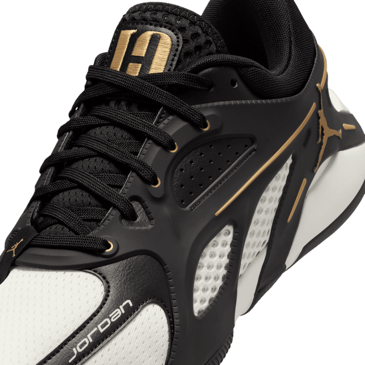 Jordan Heir Series "Classic" Basketball in Black | FQ3858-007 Angle 4