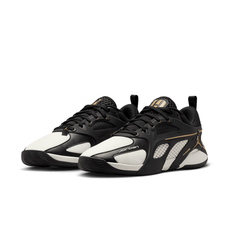 Jordan Heir Series "Classic" Basketball in Black | FQ3858-007 Angle 2