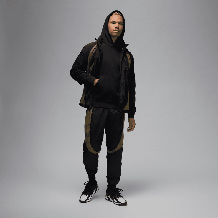 Jordan Heir Series "Classic" Basketball in Black | FQ3858-007 Angle 6