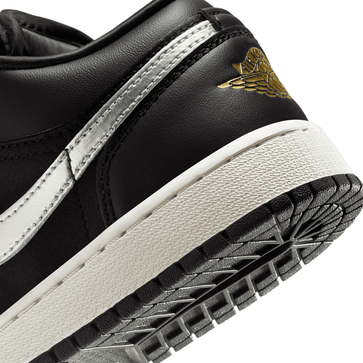 Air Jordan 1 Low SE in Black | FZ3921-001 (GS) Angle 5