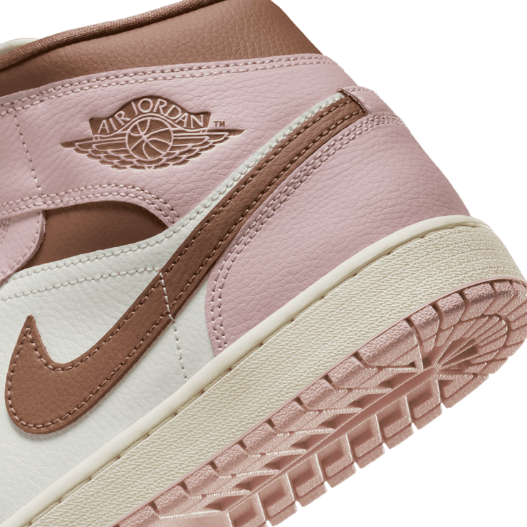 Air Jordan 1 Mid 'Neapolitan' (W) Angle 5