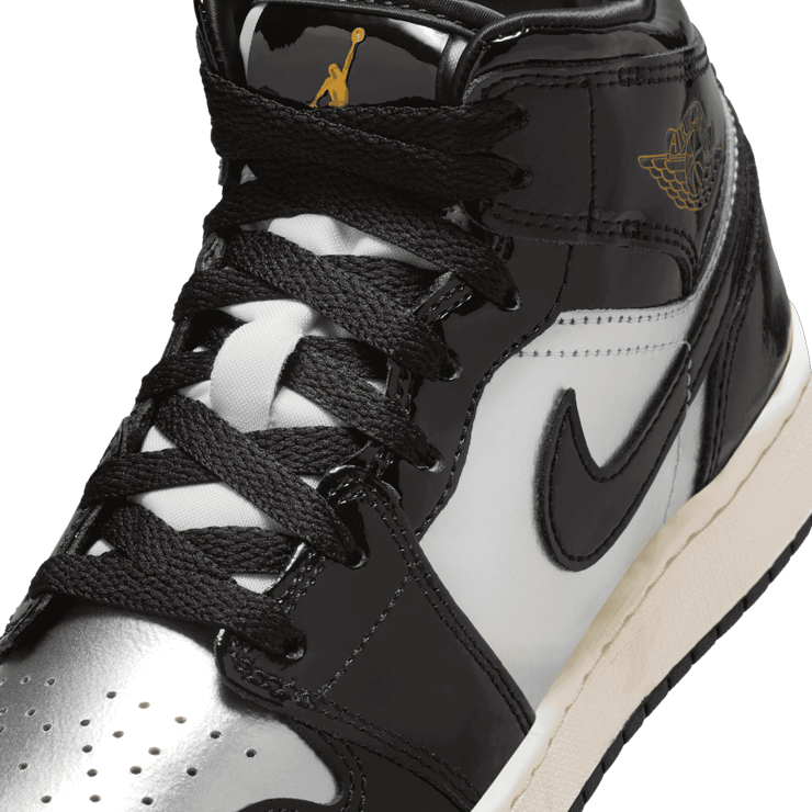 Air Jordan 1 Mid SE in Black | FZ3938-001 (GS) Angle 4