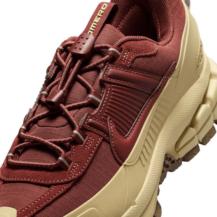 Nike Zoom Vomero 5 Roam Red Team Gold (W) Angle 5