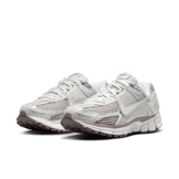 Nike Zoom Vomero 5 Vast Grey Taupe Grey (W) Angle 3