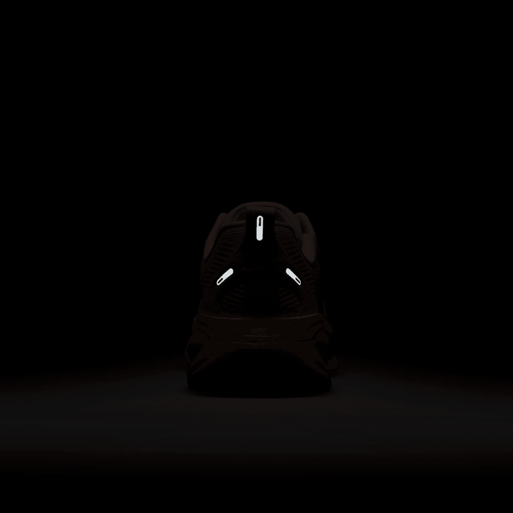 Nike Vomero 18 Atmosphere Pink (W) Angle 6