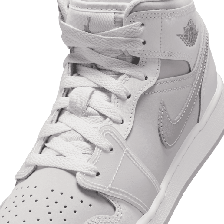 Air Jordan 1 Mid SE 'Summit White Metallic Silver' (GS) Angle 4