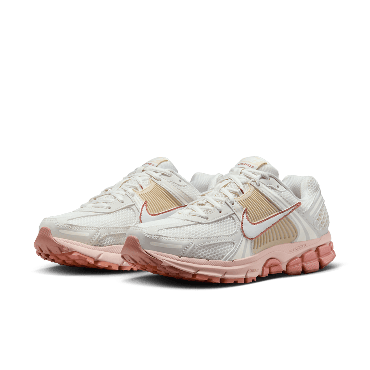Nike Zoom Vomero 5 Particle Beige Terra Blush (W) Angle 3