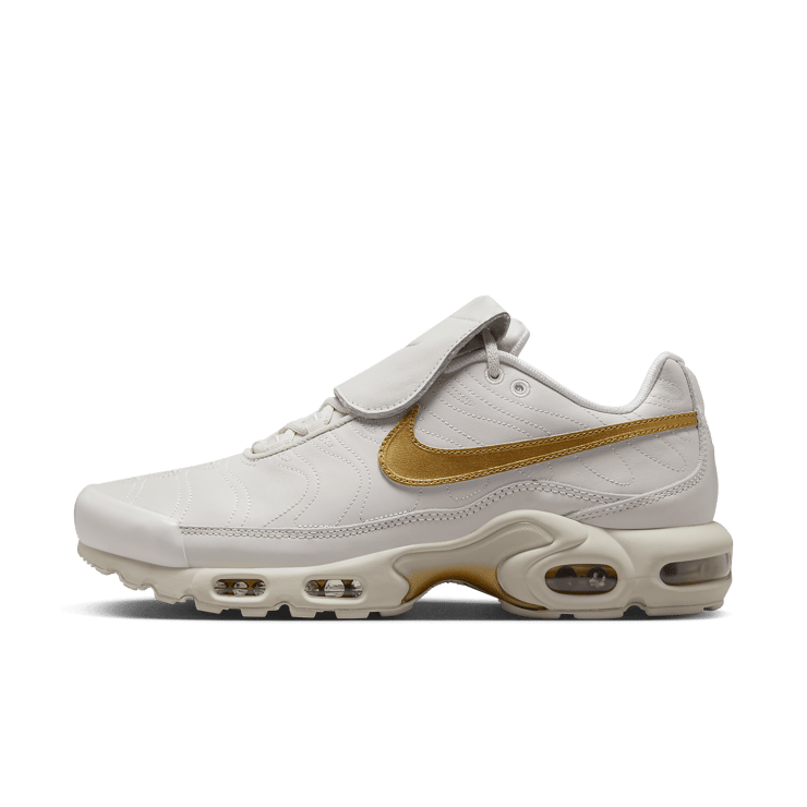 Nike Air Max Plus Tiempo Metallic Gold Angle 0