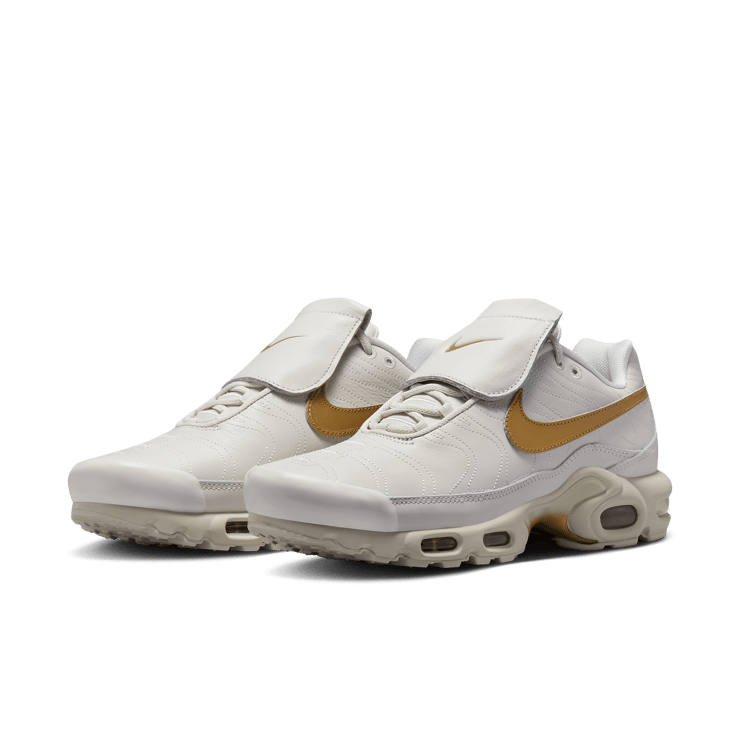 Nike Air Max Plus Tiempo Metallic Gold Angle 3