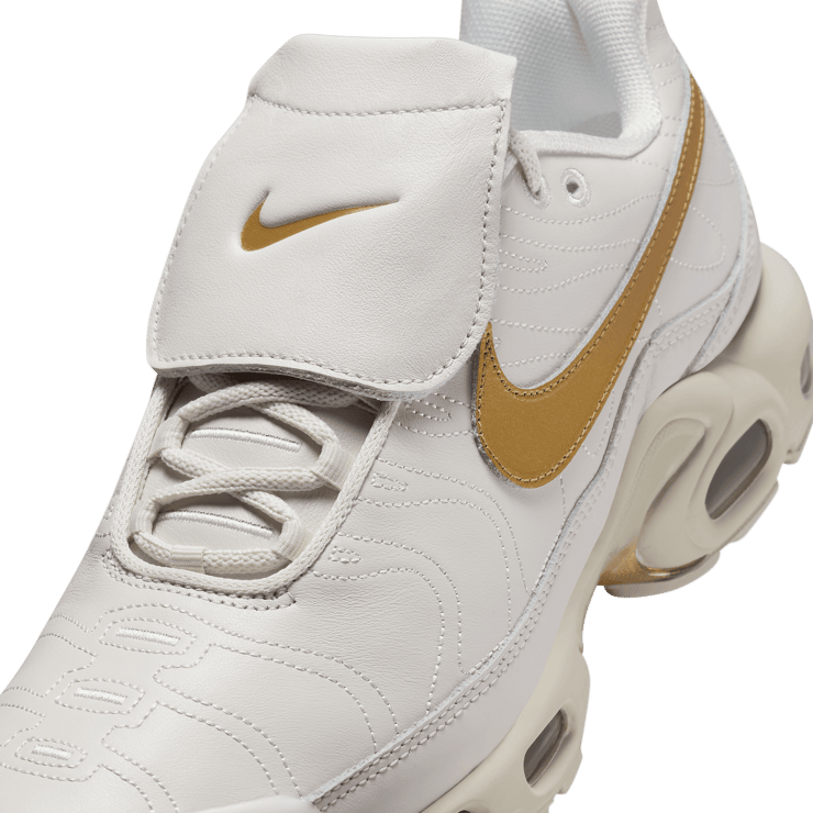 Nike Air Max Plus Tiempo Metallic Gold Angle 5