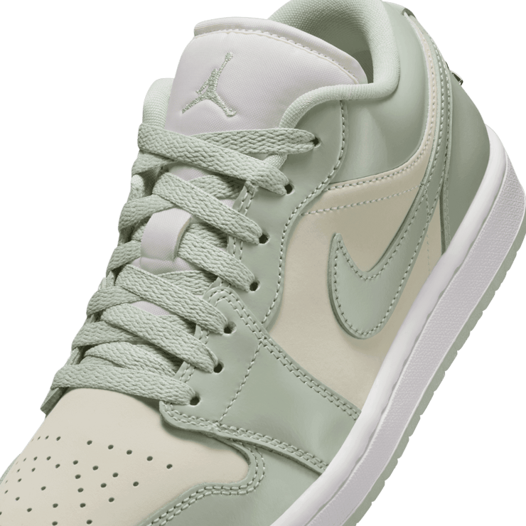 Air Jordan 1 Sail Seafoam (W) Angle 4