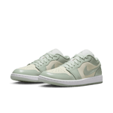Air Jordan 1 Sail Seafoam (W) Angle 2