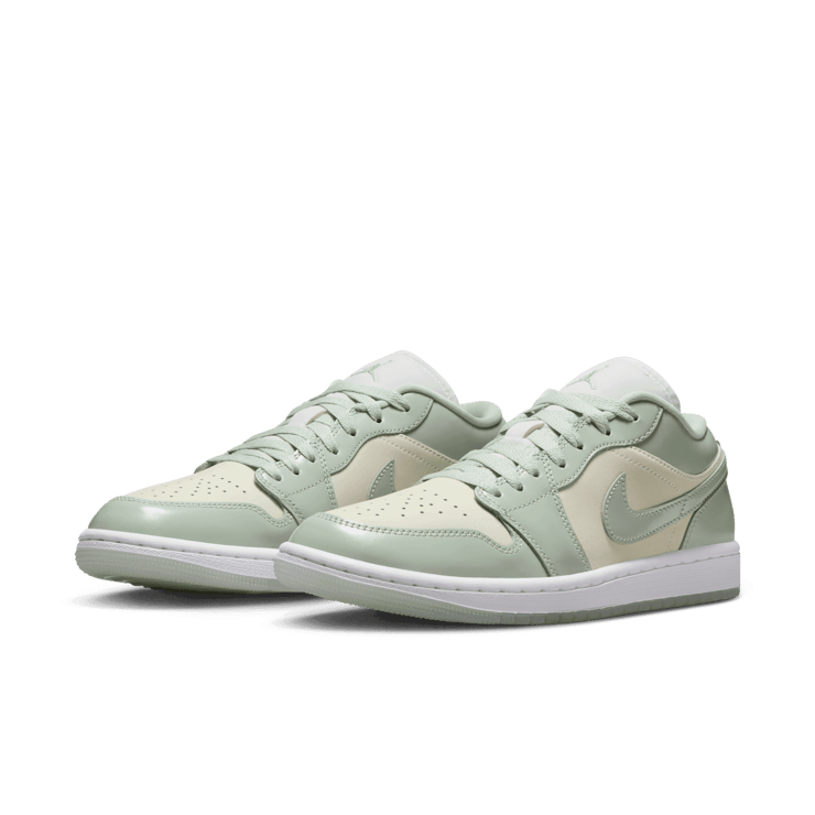 Air Jordan 1 Sail Seafoam (W) Angle 2