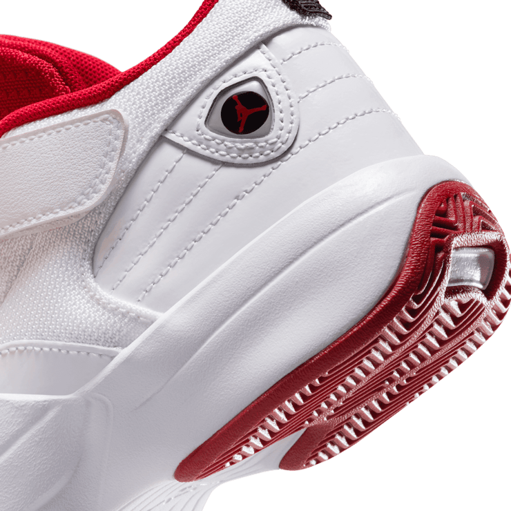 Jordan Max Aura 6 in White | FQ8299-106 (PS) Angle 5