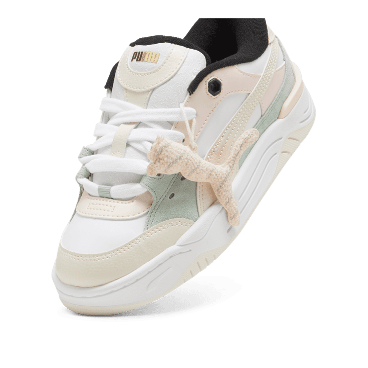 Puma 180 'Merry X-Mas' (W) Angle 2