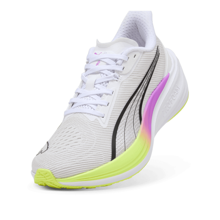 PUMA Darter Pro Women in White Angle 2