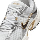 Nike V5 RNR Parachute Beige Metallic Pewter Angle 4