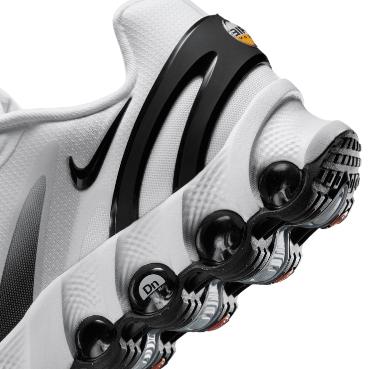 Nike Air Max DN8 White Black Angle 5