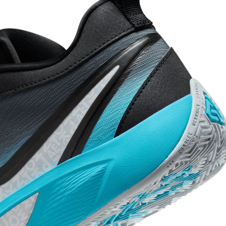 Nike Giannis Freak 6 X-Mas (GS) Angle 5