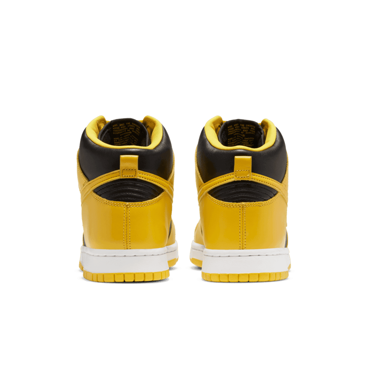 Nike Dunk High Black Varsity Maize Angle 3