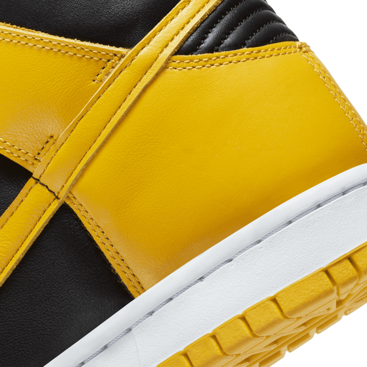 Nike Dunk High Black Varsity Maize Angle 5