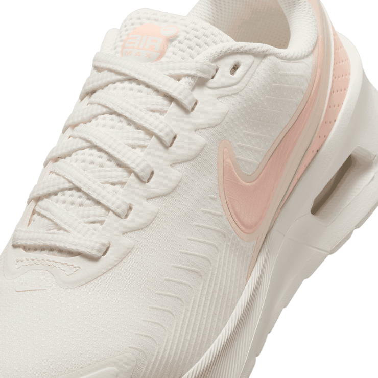 Nike Air Max Nuaxis Angle 4