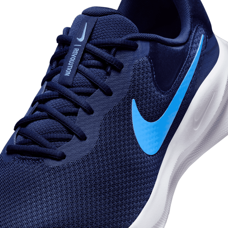 Nike Revolution 7 Road (Extra Wide) Angle 2