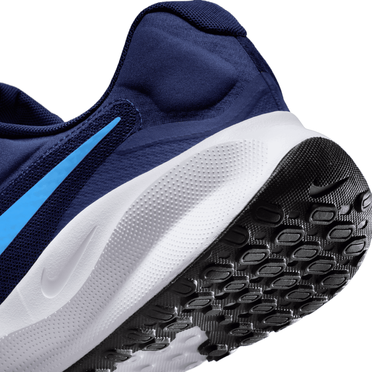 Nike Revolution 7 Road (Extra Wide) Angle 3