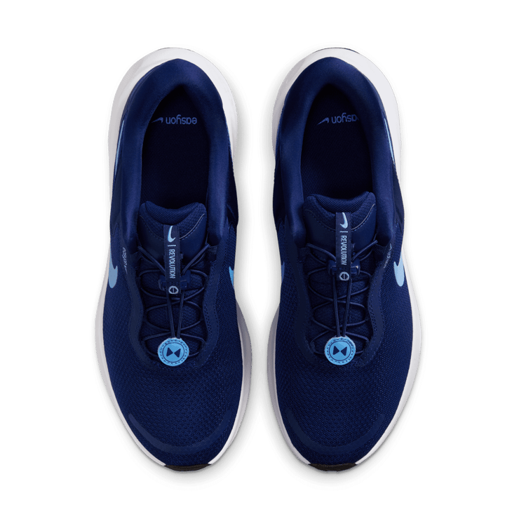 Nike Revolution 7 EasyOn Road Angle 1