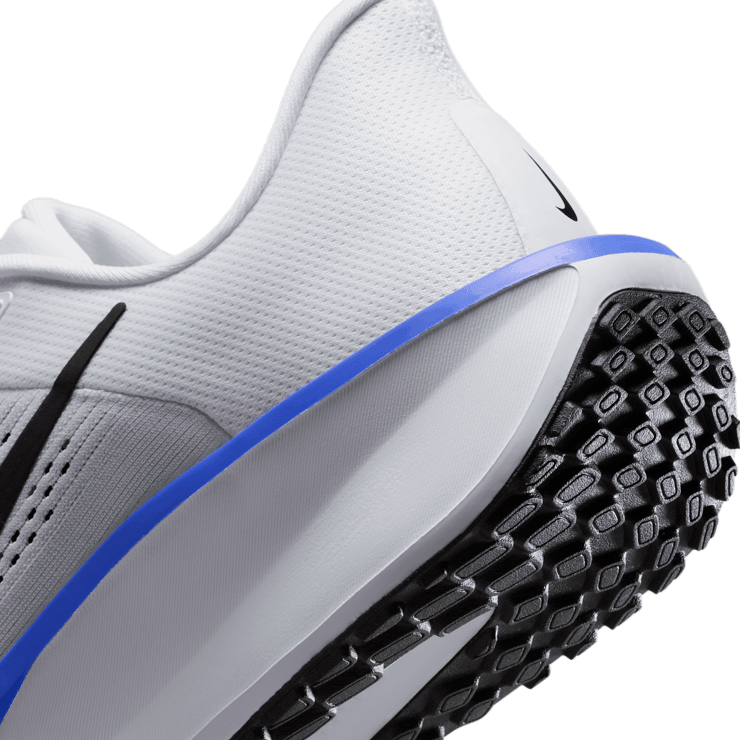 Nike Quest 6 Road Angle 5
