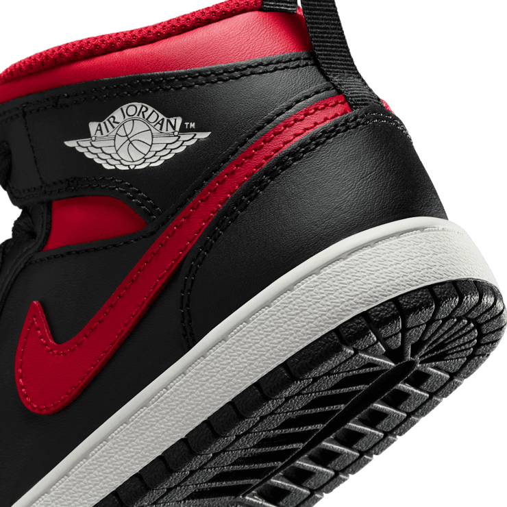 Jordan 1 Mid in Black | DQ8424-067 (PS) Angle 4