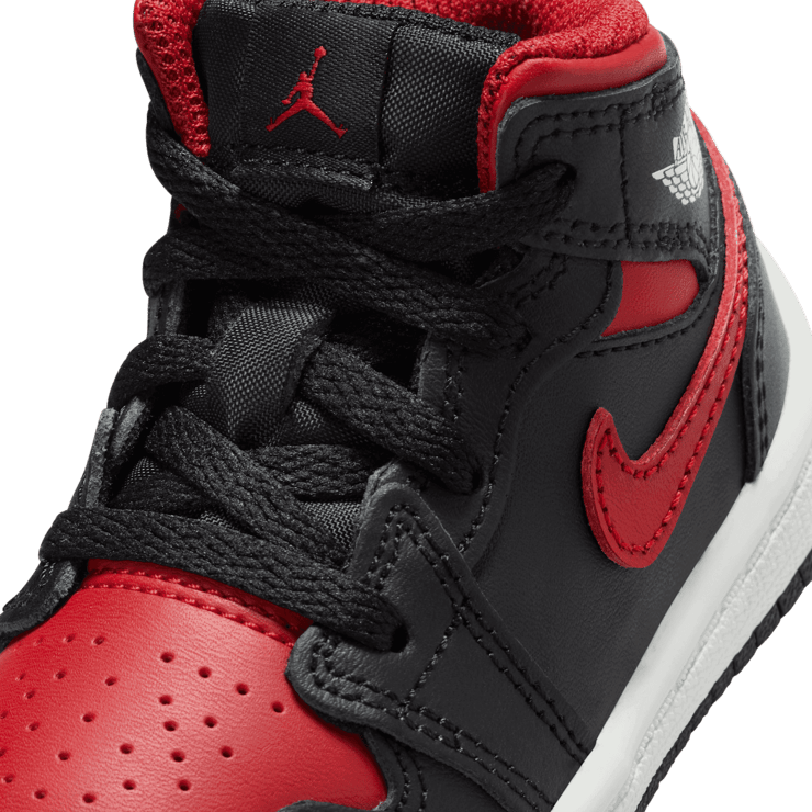 Jordan 1 Mid in Black | DQ8425-067 (TD) Angle 4