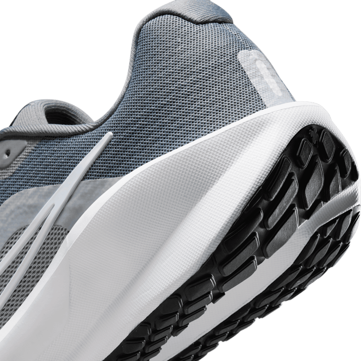 Nike Downshifter 13 Road Angle 5