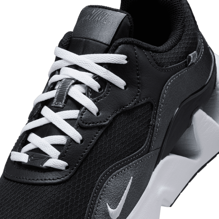 Nike Ryz 36 2 Angle 4