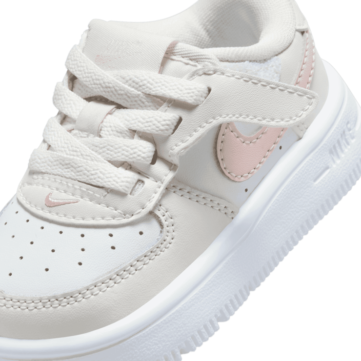 Nike Force 1 Low EasyOn Angle 4