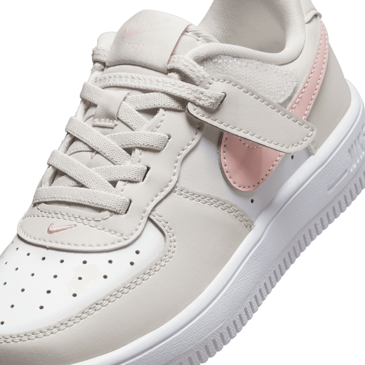 Nike Force 1 Low EasyOn Angle 4