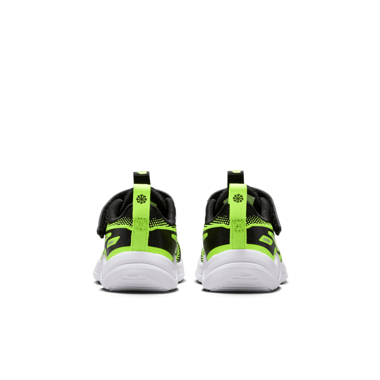 Nike Cosmic Runner Angle 3