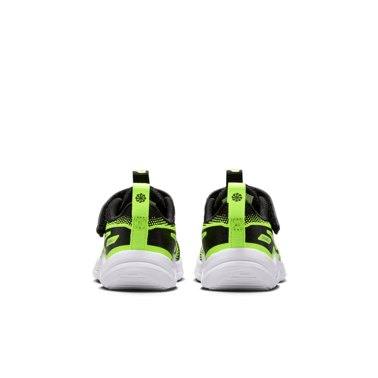 Nike Cosmic Runner Angle 3