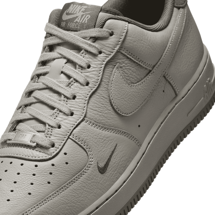 Nike Air Force 1 '07 LV8 Angle 4