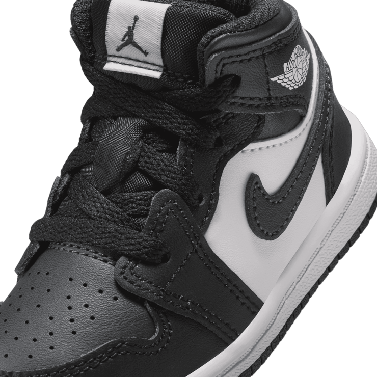 Jordan 1 Mid in Black | DQ8425-010 (TD) Angle 4