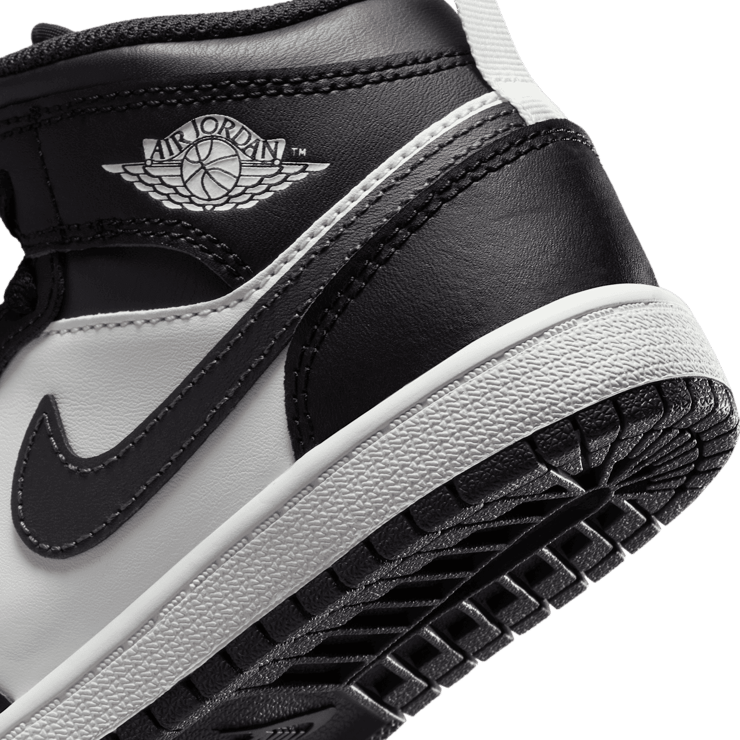 Jordan 1 Mid in Black | DQ8424-010 (PS) Angle 5
