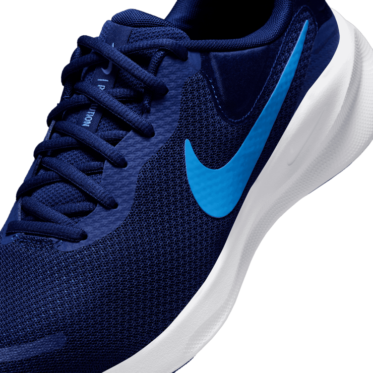 Nike Revolution 7 Road Angle 4