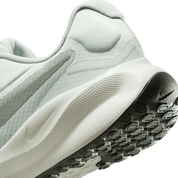 Nike Revolution 7 Road (Extra Wide) Angle 5