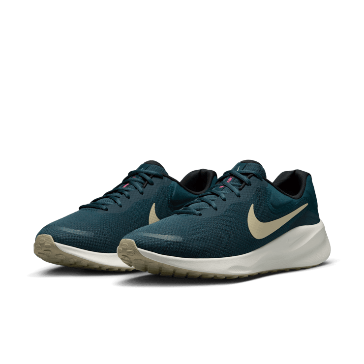 Nike Revolution 7 Road Angle 2
