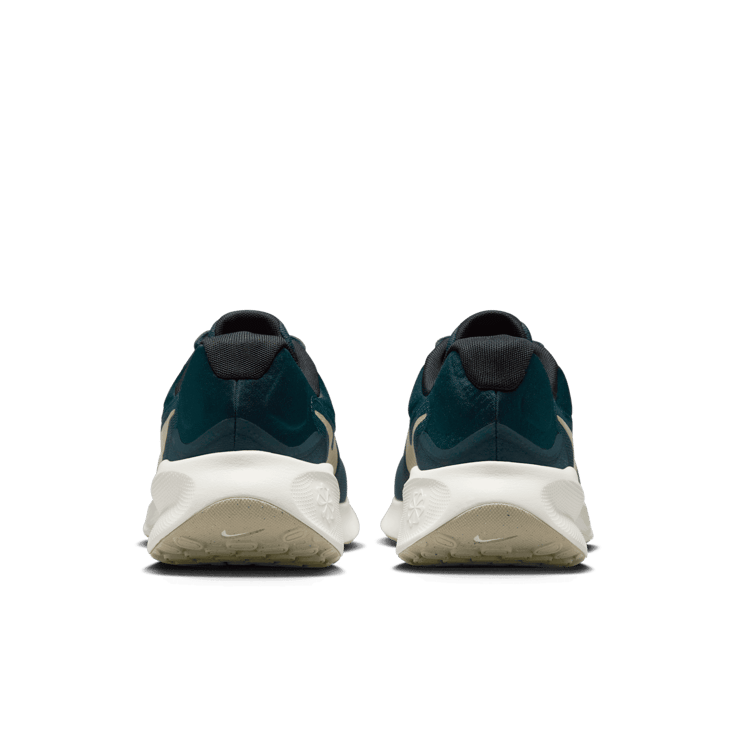Nike Revolution 7 Road Angle 3
