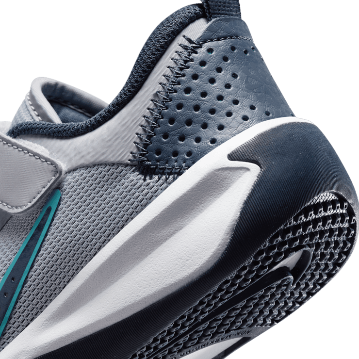 Nike Omni Multi-Court Angle 5