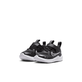 Nike Cosmic Runner Angle 2