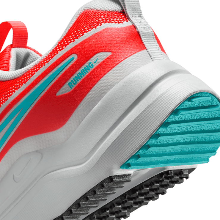 Nike Cosmic Runner Road Angle 5